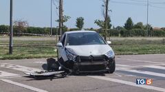 Uccisa da un'auto, caccia a 4 giovani