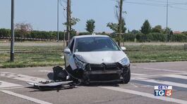 Uccisa da un'auto, caccia a 4 giovani thumbnail