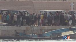 Barcone si ribalta. Strage di migranti thumbnail