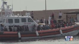 Barcone si ribalta, strage di migranti thumbnail