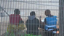 Naufragio Lampedusa, si cercano i dispersi thumbnail
