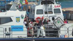 Naufragio di Lampedusa continuano gli sbarchi