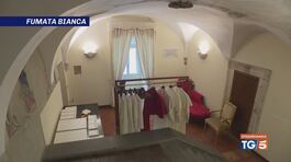 Fumata bianca: il nuovo Papa nella "Stanza delle lacrime" thumbnail
