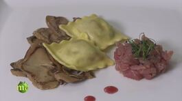 Ravioli ripieni ai porcini serviti con una tartare di tonno thumbnail