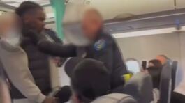 Omeonga, "Picchiato dalla polizia" thumbnail