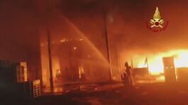Brucia stabilimento, fiamme e paura thumbnail