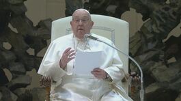 Apprensione per il Papa ricoverato thumbnail