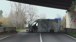 Maxi rapina, auto bruciate e chiodi thumbnail