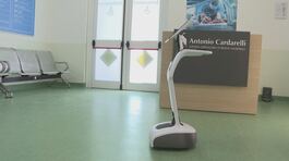 Il robot fa la guida in ospedale thumbnail