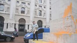 Cattelan, eco-vandali prosciolti thumbnail