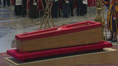 L'ultimo abbraccio a Francesco