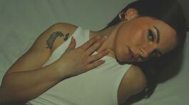 Licenziata la sexy maestra thumbnail
