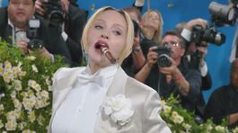 Le star brillano al Met Gala thumbnail