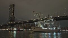 Brooklyn, veliero contro il ponte