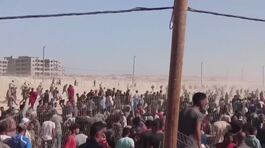Gaza, assalto per il cibo thumbnail