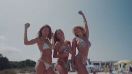Bikini in spugna, il trend dell'estate thumbnail