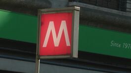 Ultimo vagone della metropolitana come tavola da surf thumbnail