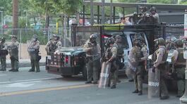 "Senza marines Los Angeles brucia" thumbnail