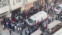 Raid sui civili in fila per acqua