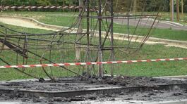 In fiamme la balena della Triennale thumbnail