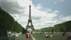 La Francia taglia festivi e vacanze