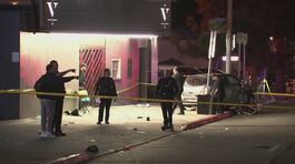 Los Angeles, auto sulla folla thumbnail