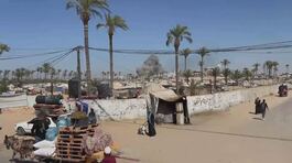 Gaza, ancora bombe sugli sfollati thumbnail