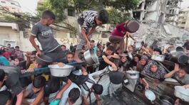 Gaza, Idf autorizza lancio di cibo thumbnail
