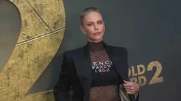 Auguri Charlize, 50 anni di bellezza thumbnail