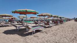 L'estate degli ombrelloni chiusi thumbnail