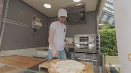 La pizza in ape-car thumbnail