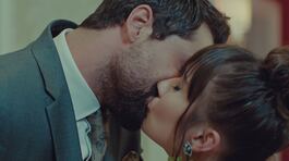Il bacio tra Zeynep e Alihan thumbnail