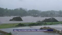 USA, l'alluvione non ferma i negazionisti
