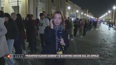 In fila per l'estremo saluto a Papa Francesco