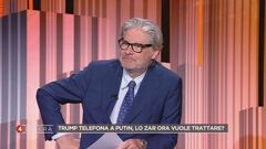 Paolo Del Debbio ascolta gli astanti