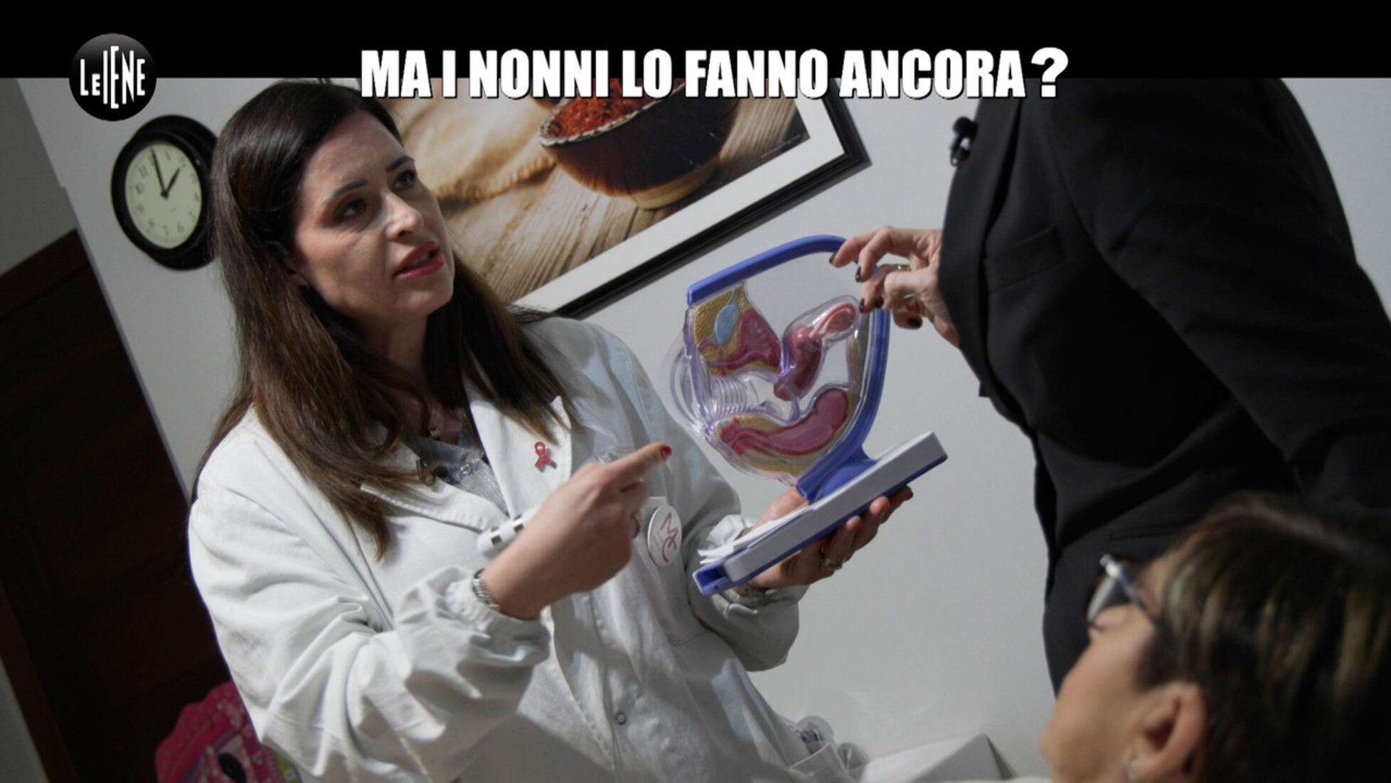 Le Iene: RUGGERI: Ma i nonni lo fanno ancora? Video | Mediaset Infinity