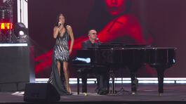 Gigi D'Alessio e Elodie in "Ciclone" e "Guagliunge'" thumbnail