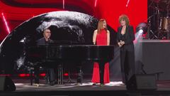 Gigi D'Alessio, Noemi e Fiorella Mannoia in "L'amore si odia" Gigi D'Alessio, Noemi e Fiorella Mannoia in "L'amore si odia"