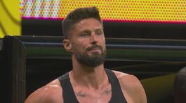 Giroud entra in campo, anzi no: bisogna aspettare! Ha dimenticato... la maglia thumbnail