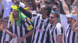 Snoop Dogg in curva a tifare Botafogo ma... è lui o non è lui? thumbnail