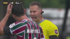 Rigore per l'Al Hilal, anzi no: interviene il Var. E Trevisani è incredulo