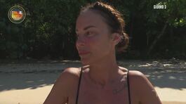I Naufraghi incoraggiano Antonella Mosetti thumbnail