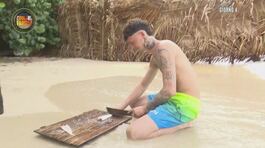 Samuele Bragelli porziona il pesce thumbnail