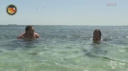 Chiacchiere in mare tra Dino Giarrusso, Alessia Fabiani e Mario Adinolfi thumbnail