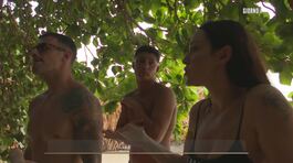 I primi momenti dei Naufraghi su Playa Giovani thumbnail