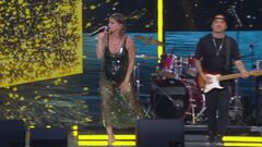 Alessandra Amoroso in "Cose stupide" e "Serenata"