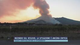 Incendio sul Vesuvio, la situazione è ancora critica thumbnail