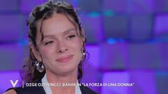 Özge Özpirinççi e il personaggio di Bahar de "La forza di una donna"