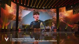 Alessandra Mussolini: "Come vivono i miei figli il cognome della mia famiglia" thumbnail