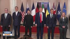 Donald Trump accoglie Volodymyr Zelensky e i leader europei alla Casa Bianca
